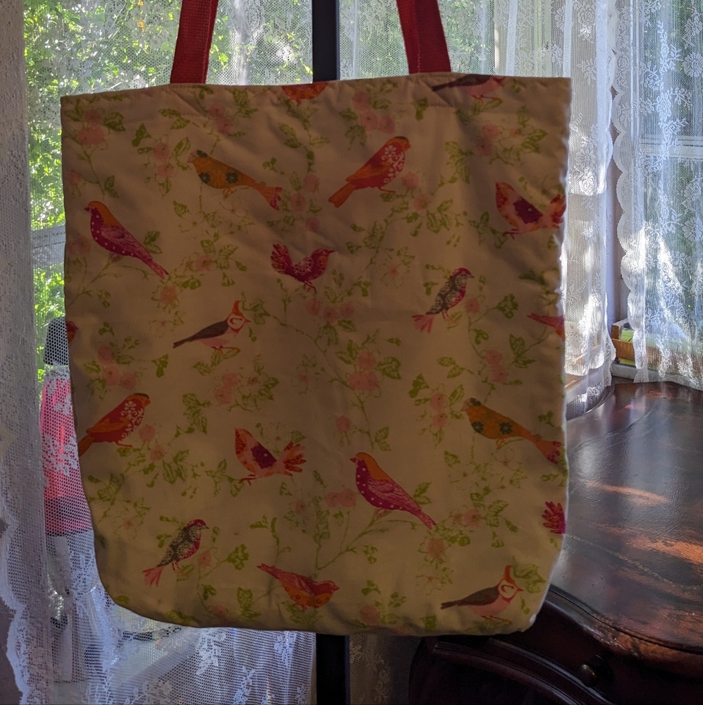 NWOT  Quilted Tote Bag White With Birds And Floral Design. Double Handles Fairy,